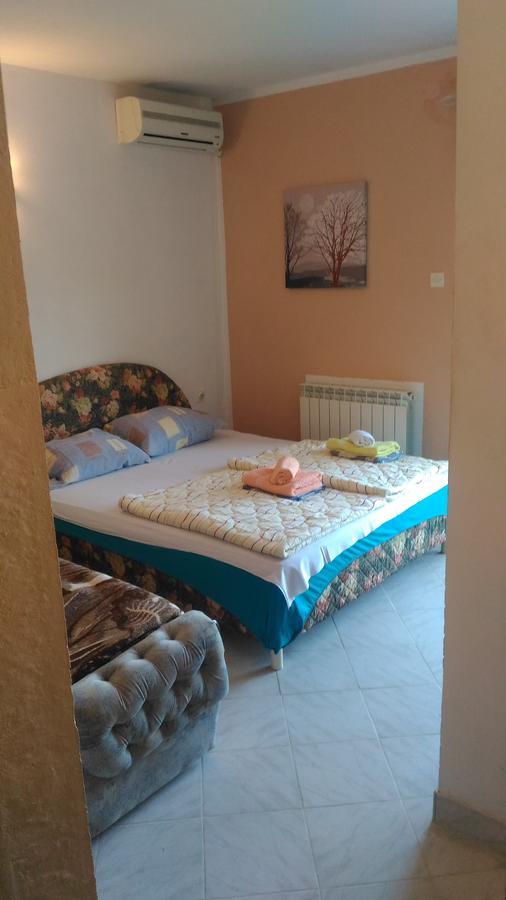 Apartment Angelina Risan Bagian luar foto